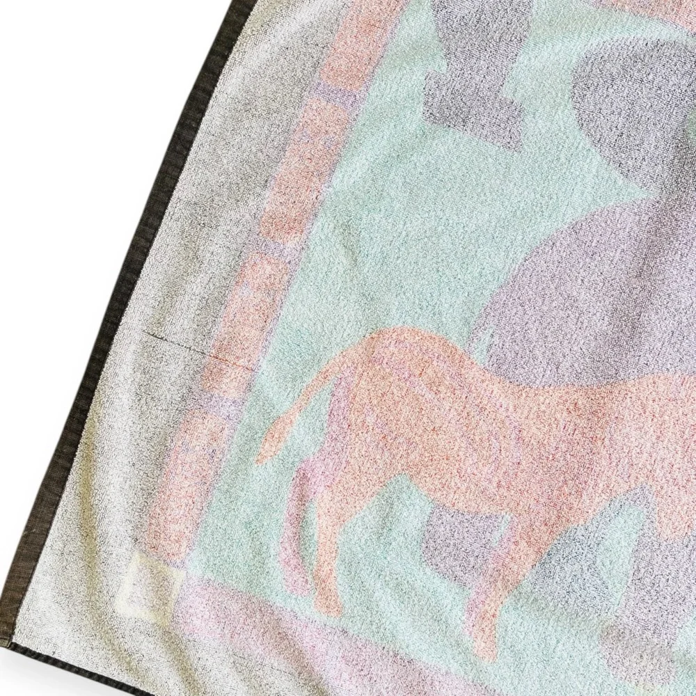 Vintage WILD! Colorful Zoo Animals Beach Towel Retro Zebra Elephant Giraffe